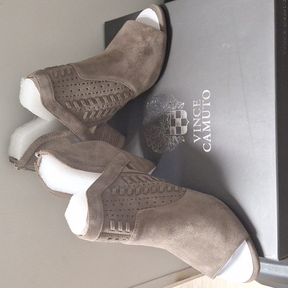 Vince Camuto peep toe booties, size 9M, grey/tan suede